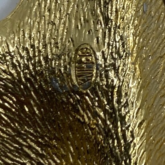 Vtg 1970 SPHINX brushed gold leaf brooch - Picture 4 of 4